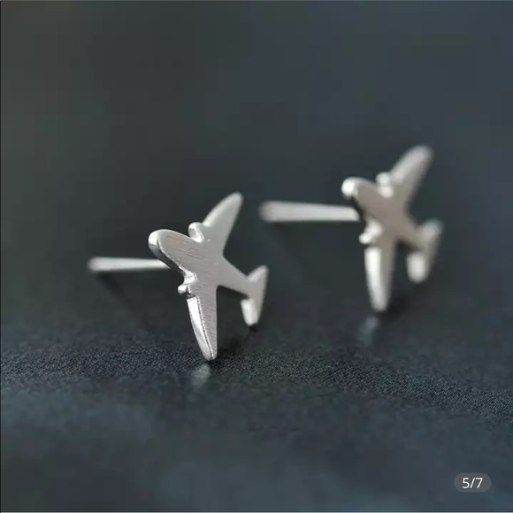 New! Airplane plane pilot wanderlust travel earrings studs. Matte silver - Picture 2 of 3